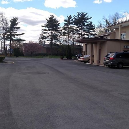 Colonade Motel East Windsor Esterno foto