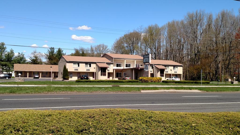 Colonade Motel East Windsor Esterno foto