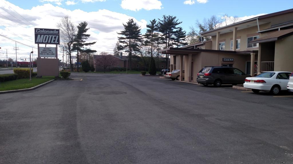 Colonade Motel East Windsor Esterno foto